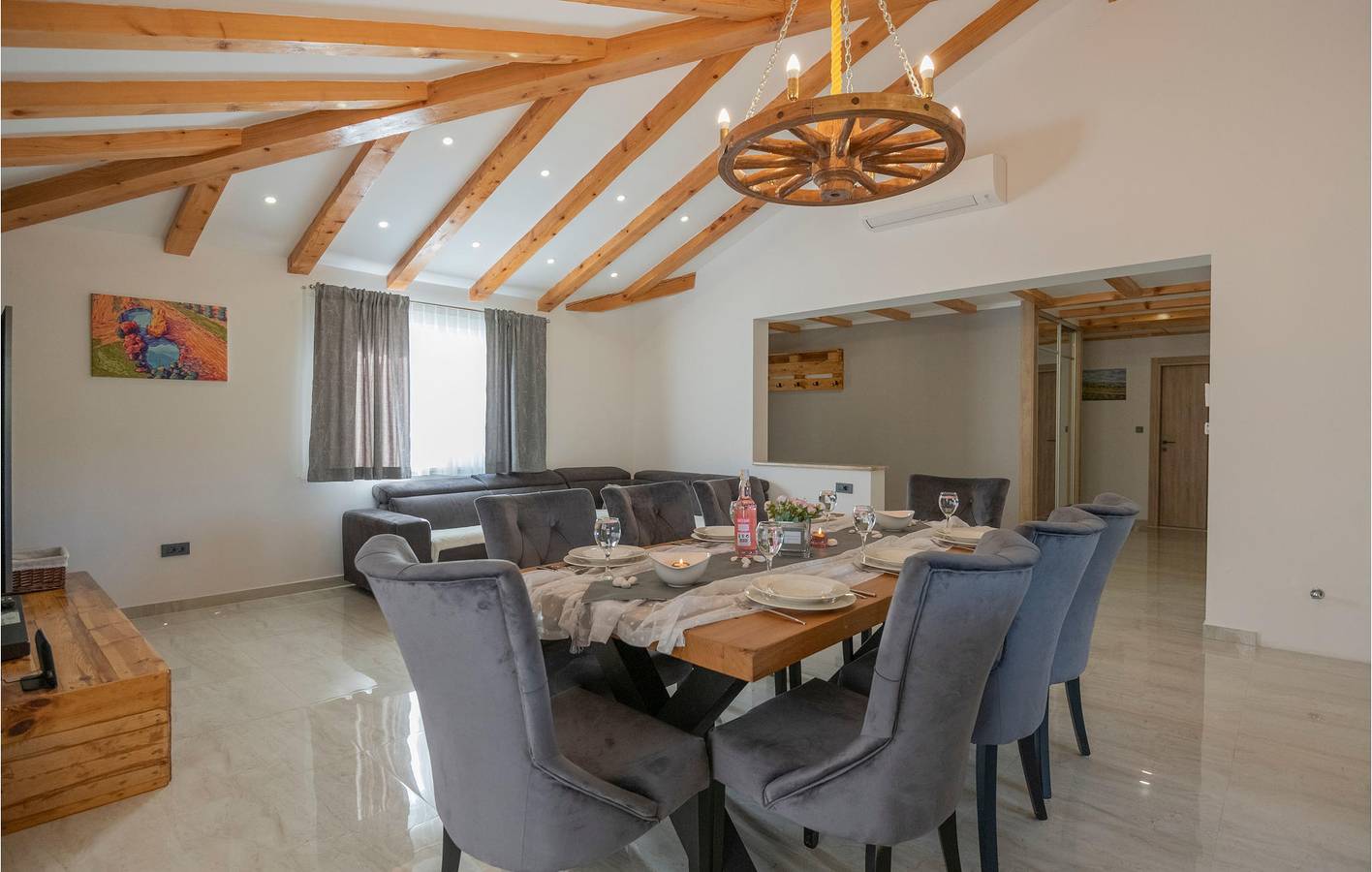 Geräumige 2-Zimmer-Wohnung mit Pool, Terrasse und Flussblick – 2 km von den Sehenswürdigkeiten entfernt in Imotski, Makarska Riviera