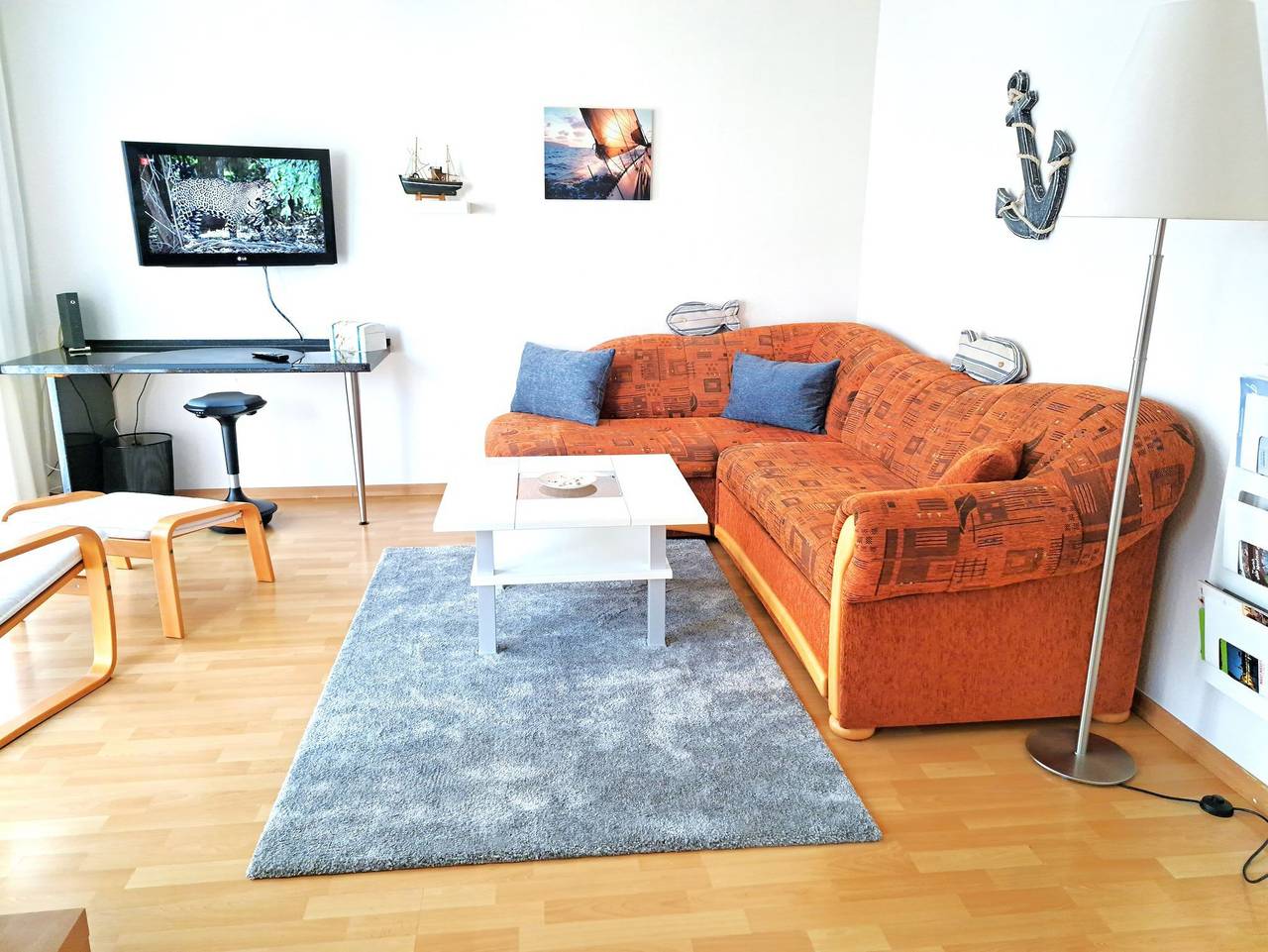 Ganze Ferienwohnung, Sonnige Ferienwohnung mit Balkon im Zentrum in Rostock, Rostock und Umgebung