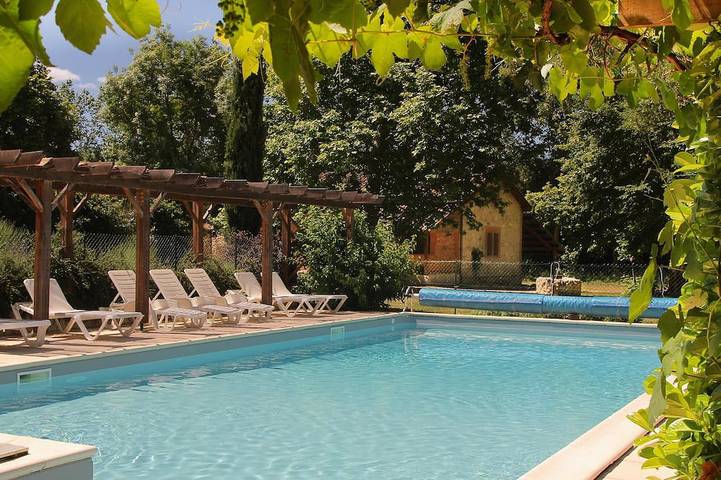 Gîte pour 4 personnes, avec terrasse ainsi que piscine et jardin à Beaumont-de-Lomagne