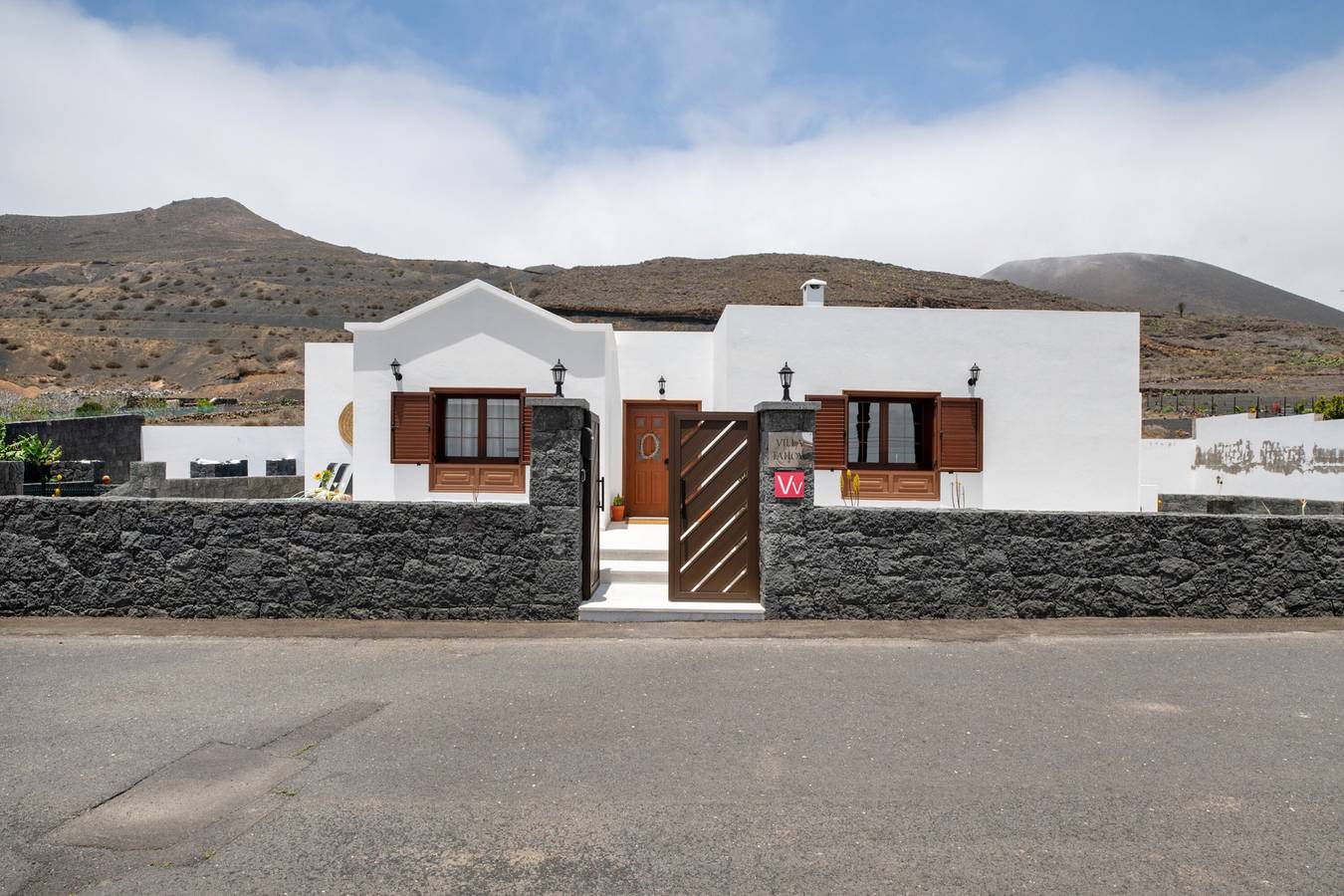 Vacation Home 'Villa Tahoyo' with Mountain View, Private Terrace and Wi-Fi in Máguez, Haría