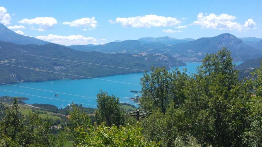 Gîte pour 2 personnes, avec terrasse ainsi que vue sur le lac et jardin à Prunières - 3