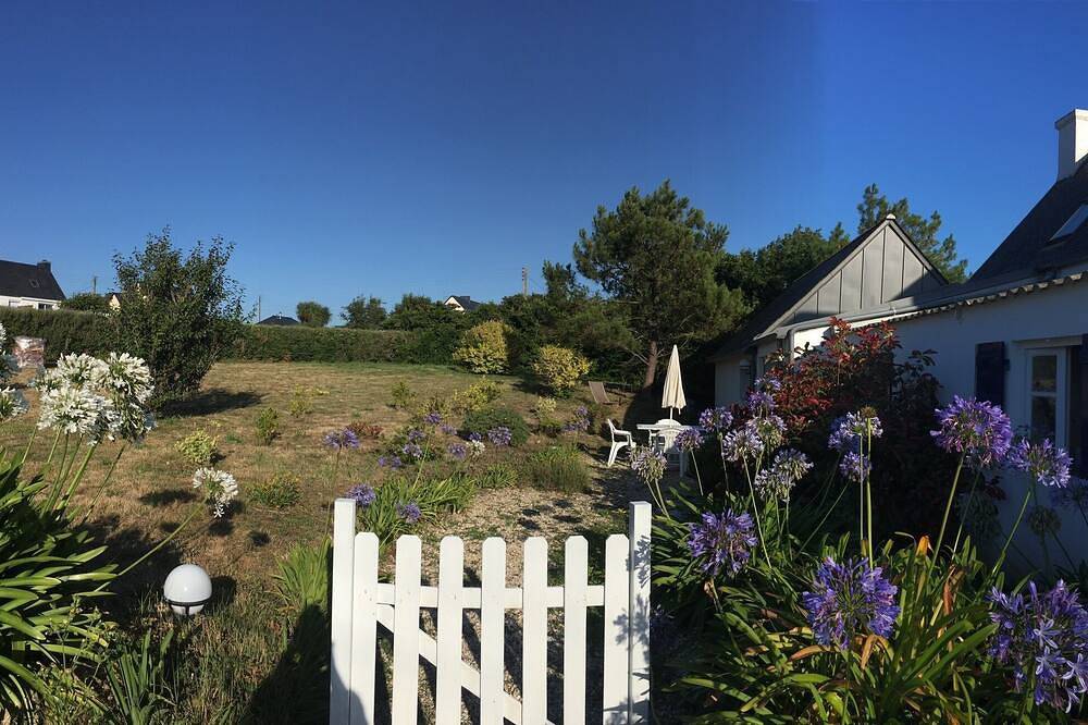 Close to beaches (300 m) in Plozévet, Côte de Cornouaille