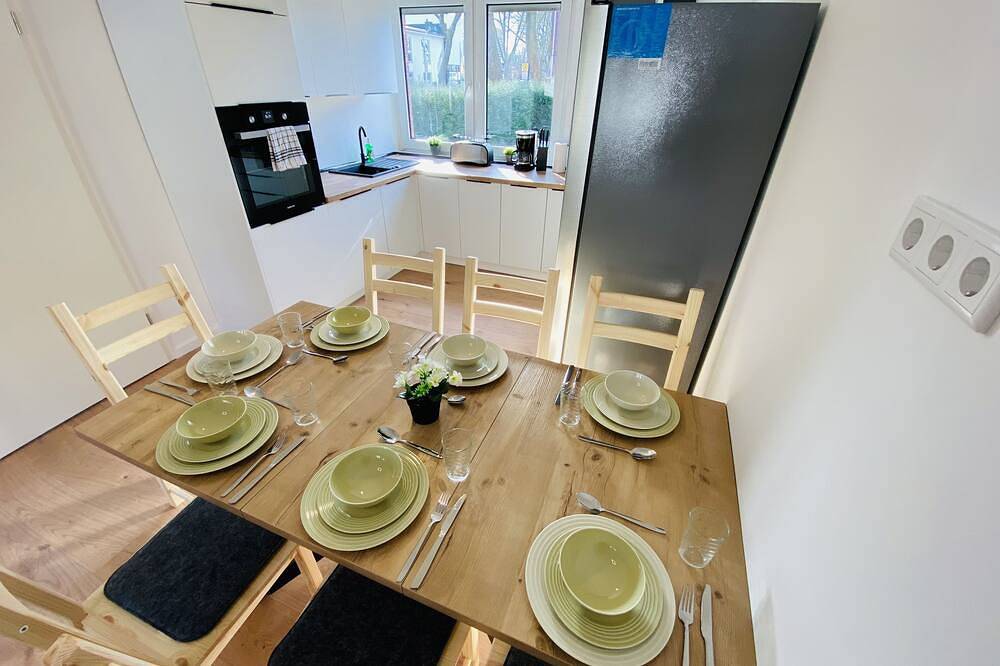 House l 10 Beds l 5 Bedrooms l 4 Bathrooms l Wi-Fi in Lippstadt, Nordrhein-Westfalen
