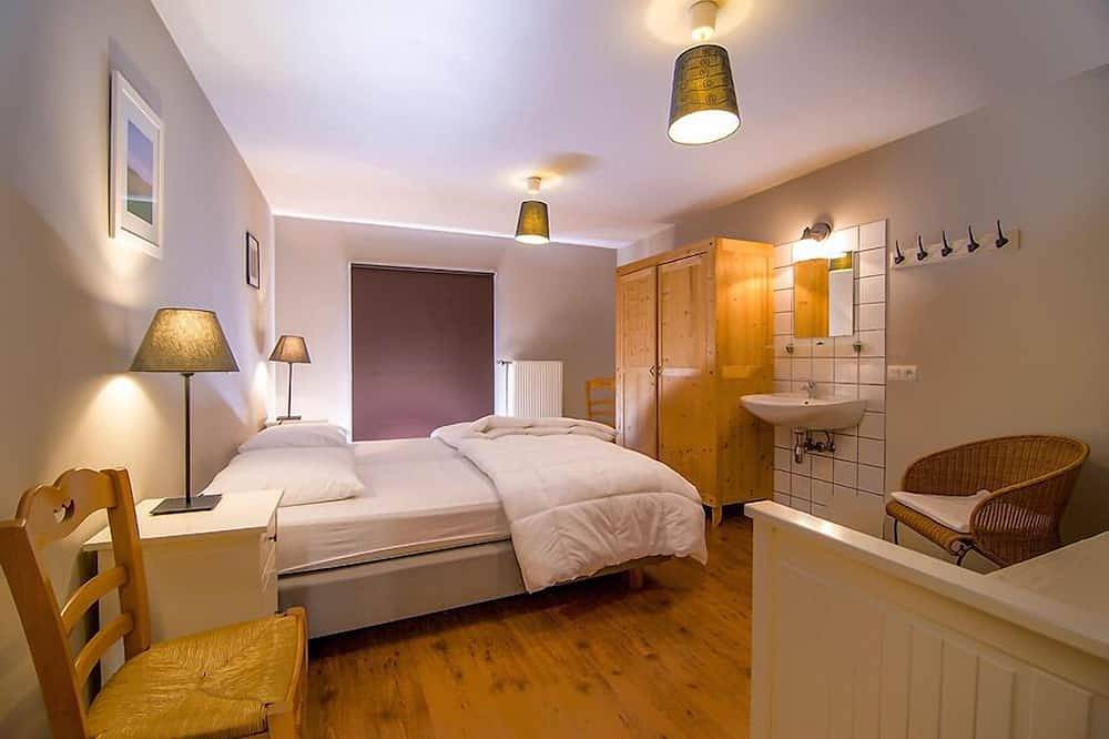 House-Ensuite with Bath-Countryside view-Le Val Fleuri - Gîte 32p. in Vresse-sur-Semois, Regio Namur