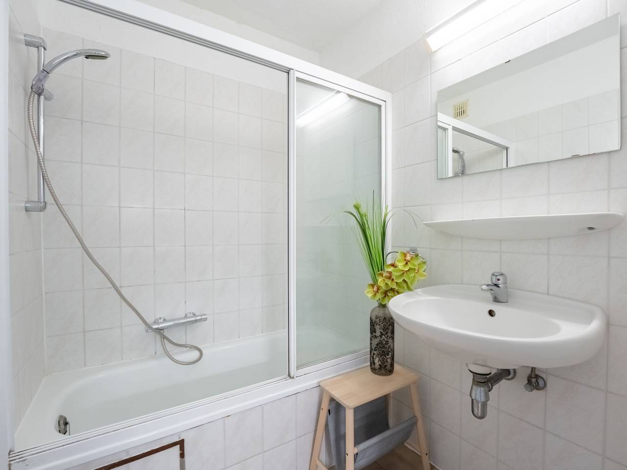 Entire apartment, Sirius with parking and shared pool in De Haan, Belgian Coast