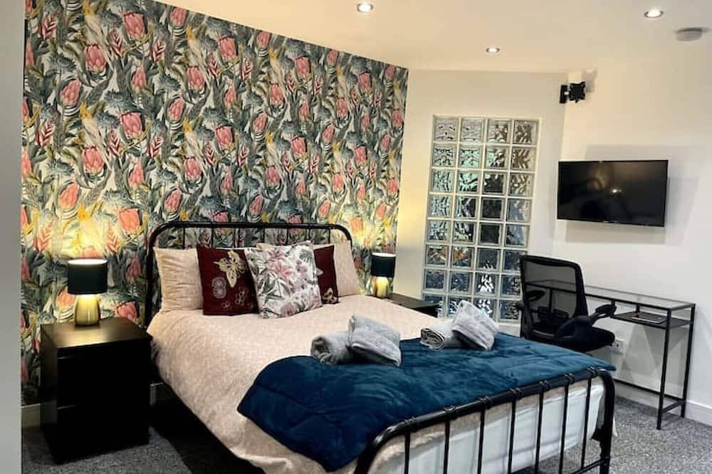 A Warm Welcoming Cosy Bungalow, 10 mins to Windsor in Farnham Royal, Buckinghamshire