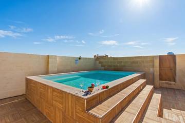 Holiday Home for 15 People in Nadur, Gozo, Photo 1