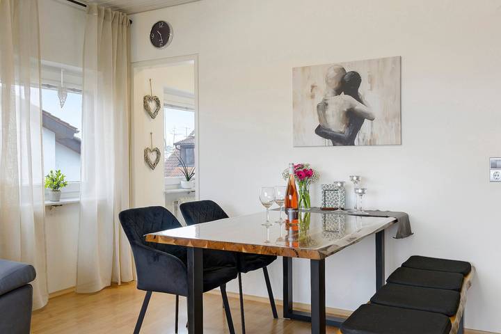 Ganze Wohnung, Apartment 'Schwobanescht' mit Seeblick, Gemeinschaftsgarten und Wlan in Unteruhldingen, Uhldingen-Mühlhofen