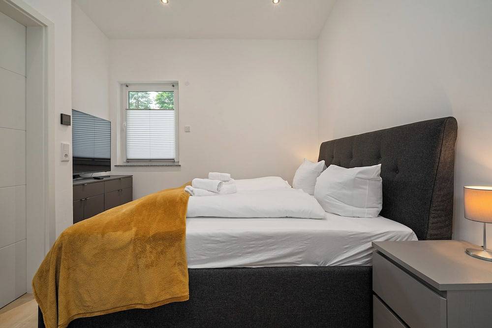 Neues Ferienhaus mit Boot am See – Ihr moderner hundefreundlicher Rückzugsort in Schwarz, Mecklenburgische Seenplatte