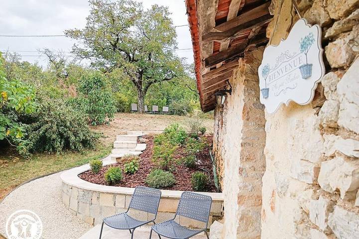 Location de vacances pour 2 personnes, avec Terrasse et Jardin à Esclauzels - 4