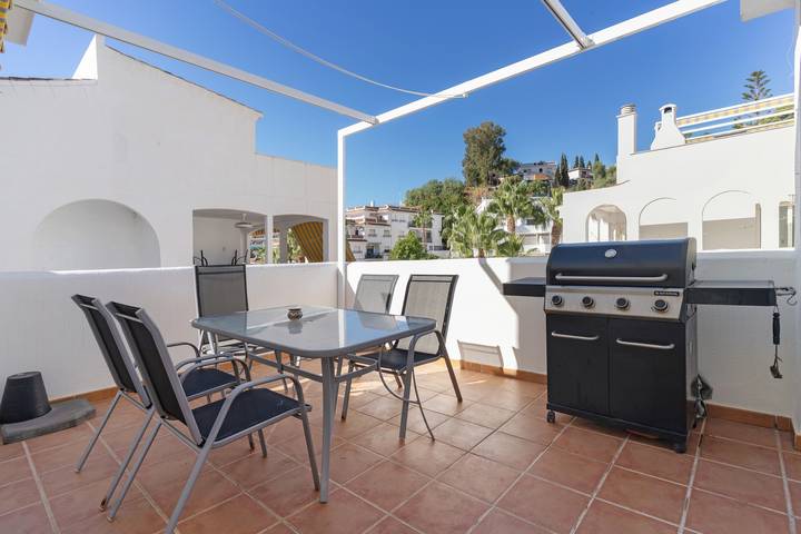 Ganze Wohnung, Ferienwohnung "Casa Chana" mit Terrasse, Gemeinschaftspool und Jacuzzi in Playa del Tesorillo (Almuñecar), Almuñecar