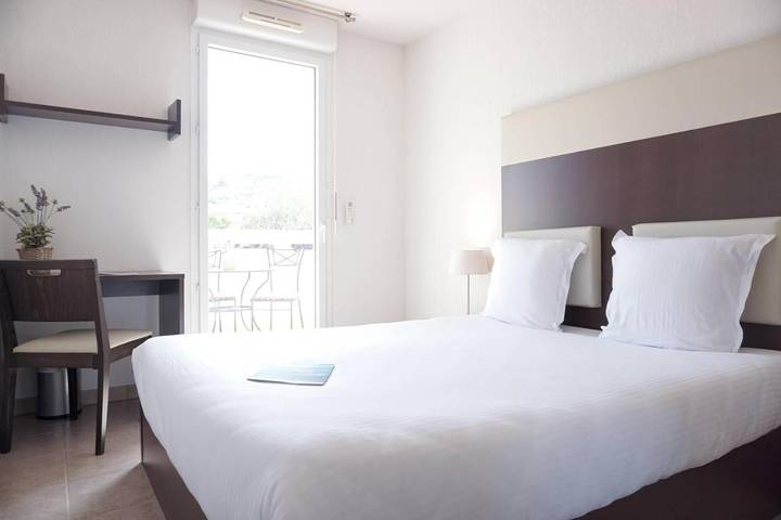 Appart’hôtel pour 2 personnes, avec Terrasse et Jardin ainsi que Piscine et Sauna à Six-Fours-les-Plages