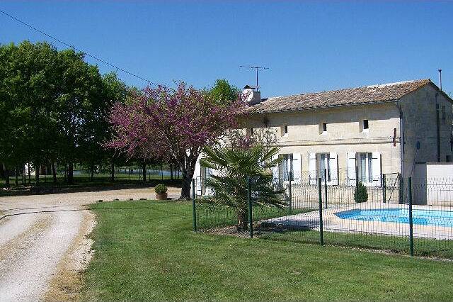 Gîte pour 8 personnes, avec piscine ainsi que jardin et terrasse, animaux acceptés - 1