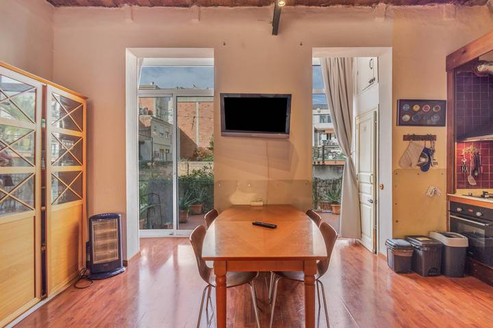Entire apartment, 'Lovely with Terrace' Apartment with Private Terrace, Balcony, and Wi-Fi in Sarrià - Sant Gervasi, Barcelona