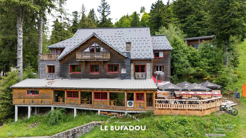 Chambre d’hôte pour 6 personnes, avec vue et jardin dans le Cantal - 3