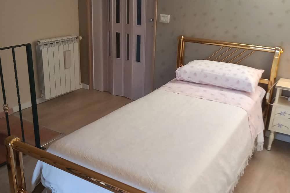 Appartamento intero, Loft per famiglie ai piedi dell'Etna. Posto auto privato e giardino panoramico. in Zafferana Etnea, Etna