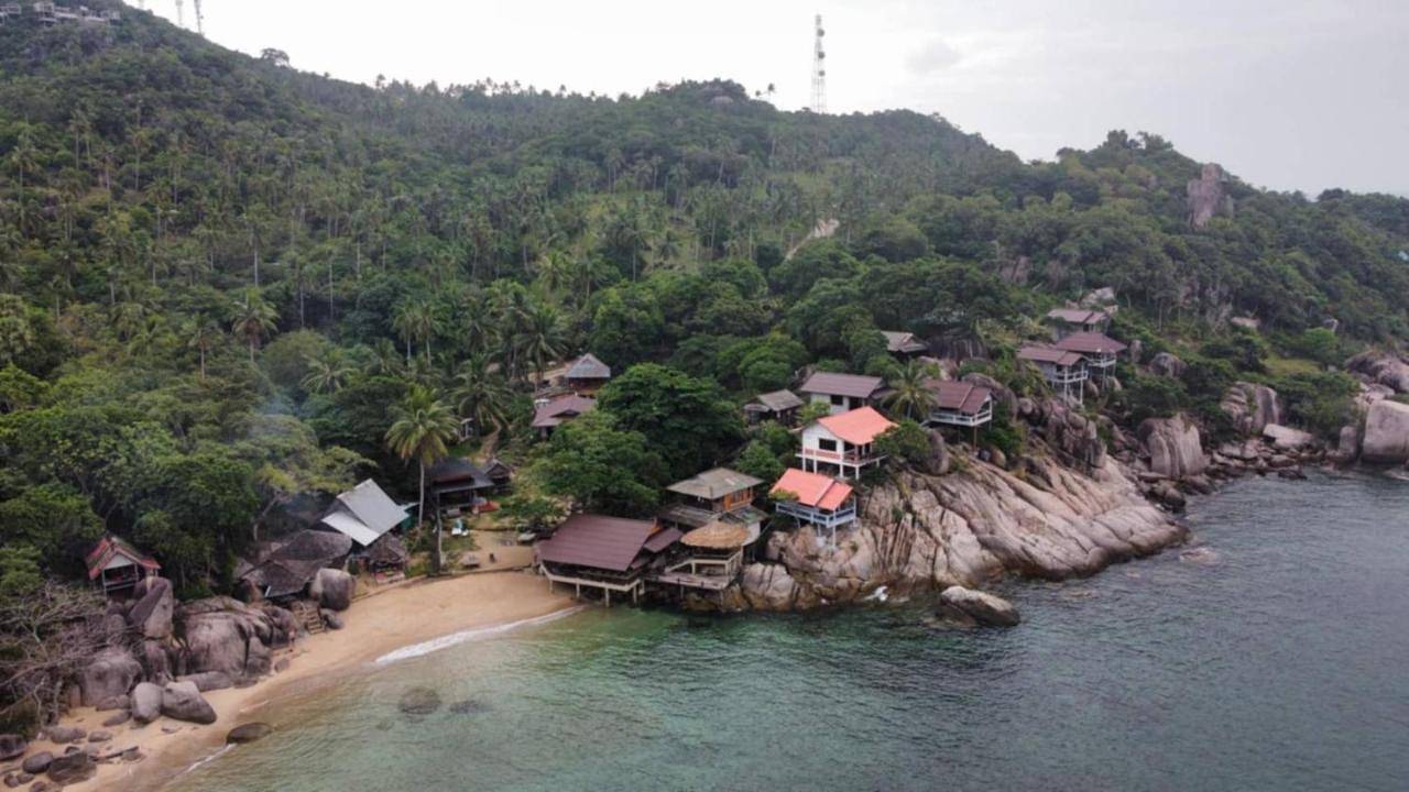 Char Bungalows in Sai Nuan Beach, Koh Tao