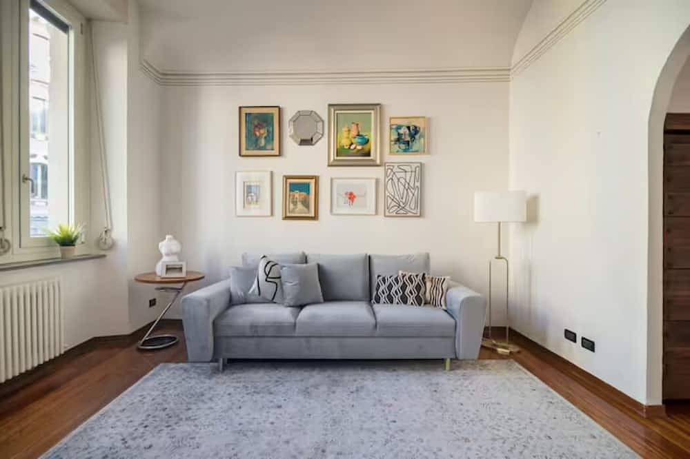 Ganze Wohnung, In Biella's Historic Center - Large, Luxurious, Multi-family Design Apartment in Biella, Biella Provinz