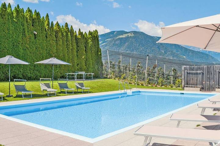 Ferienwohnung für 4 Personen, mit Balkon und Garten sowie Pool - 1