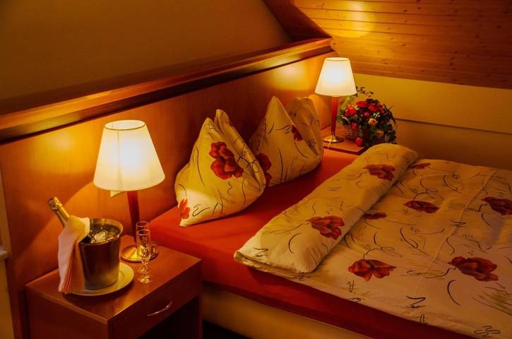 Hôtel pour 3 personnes, avec terrasse à Gilly