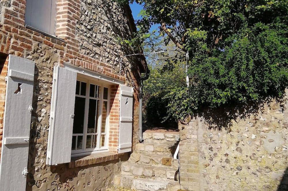 Normandelys House in Les Andelys, Les Andelys region
