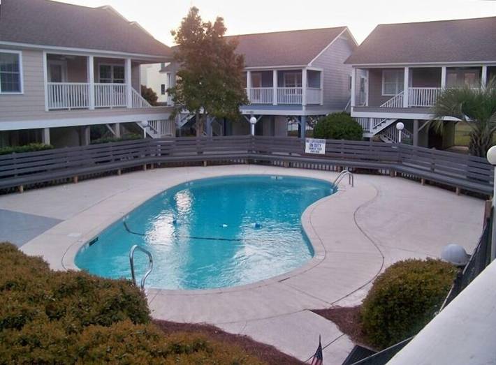 Vacation rental for 8 people, with pool and balcony as well as hot tub in Garden City (SC)