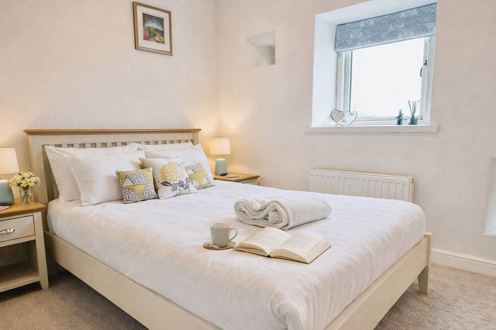 Pastures Barn, pet friendly, character holiday cottage in Leek in Staffordshire