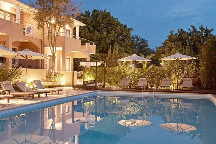 Hôtel pour 4 personnes, avec piscine ainsi que jardin et jacuzzi, adapté aux familles