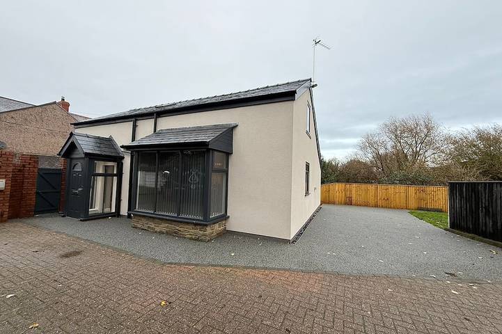 Cottage for 7 people, with garden in Blackpool