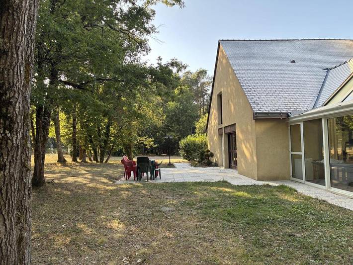 Location de vacances pour 35 personnes, avec Terrasse ainsi que Jardin et Vue sur le lac à Rillé