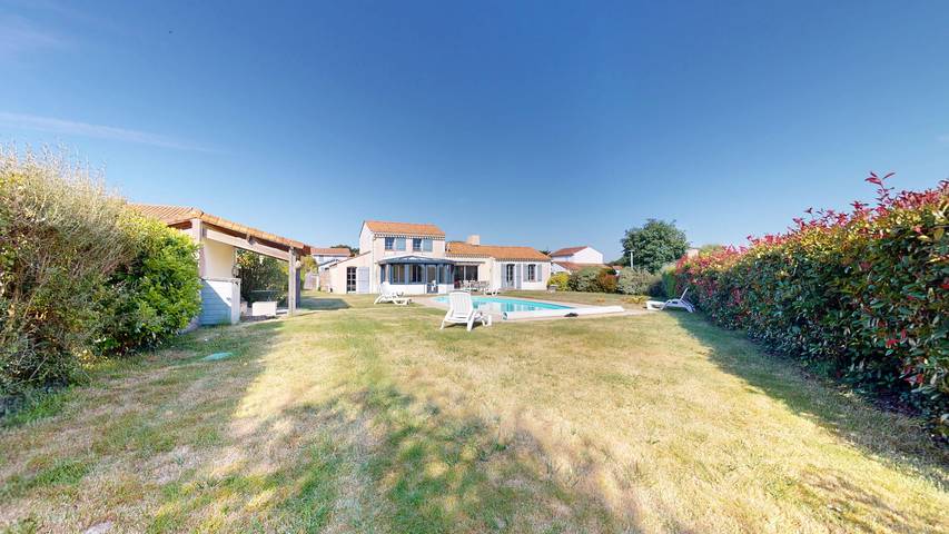Location de vacances pour 8 personnes, avec jardin et terrasse à L'Aiguillon-sur-Vie - 4