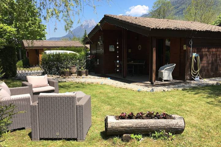Cabane en bois pour 5 personnes, avec terrasse et jardin