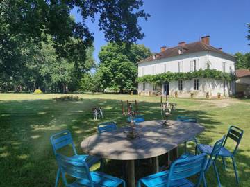 Chambre d’hôte pour 2 personnes, avec vue ainsi que piscine et jardin dans Magnan