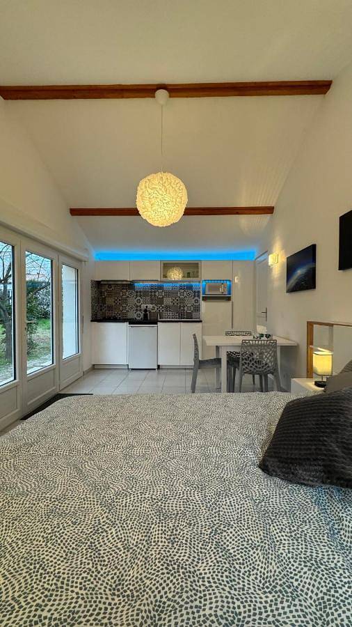 Gîte pour 2 personnes, avec jardin ainsi que vue et terrasse à Teyran - 3