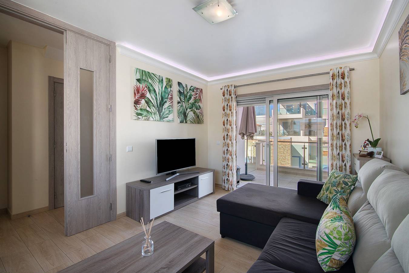 Apartamento inteiro, Apartamento 'Numar Residence Aa' com piscina partilhada, Wi-Fi e ar condicionado in Manta Rota, Ria Formosa