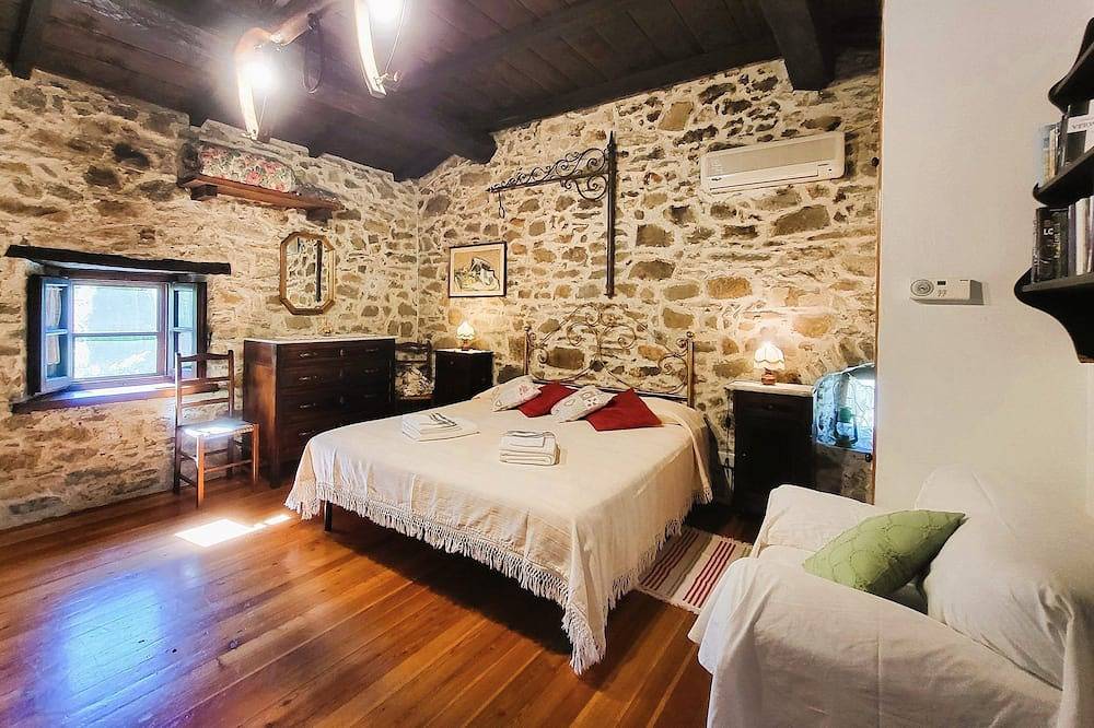 Mulino restaurato, lungo il fiume, piscina privata, Wifi, romantico! in Camporgiano, Garfagnana