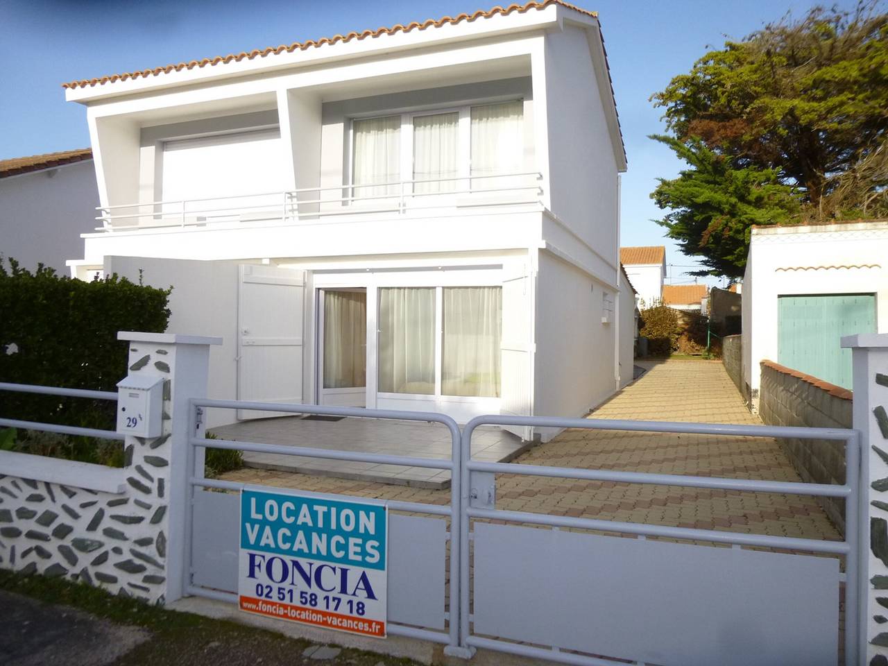 Comfortable Villa Steps from Beach, Forest & Shops – Sleeps 5 in Fromentine, La Barre-de-Monts