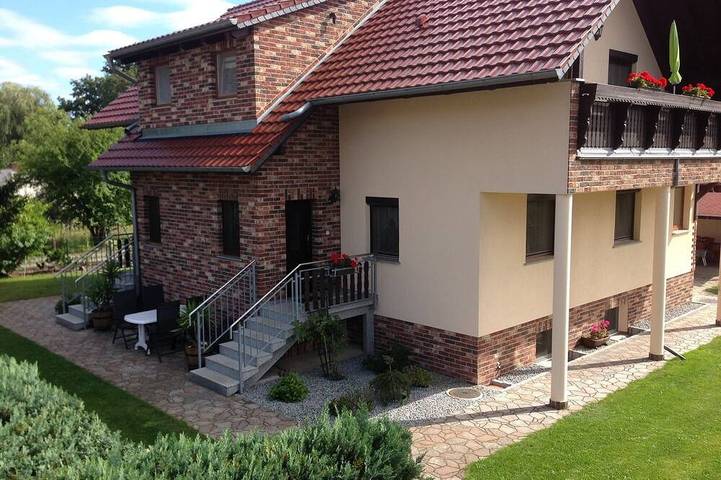 Ferienwohnung für 7 Personen, mit Balkon und Garten sowie Sauna in Schwielochsee