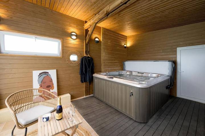 Apartamento de vacaciones para 2 personas, con jardín además de jacuzzi y terraza - 1