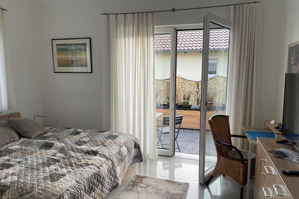 Entire apartment, Vacation apartment with a great view and private roof terrace in Fürth, Franconia