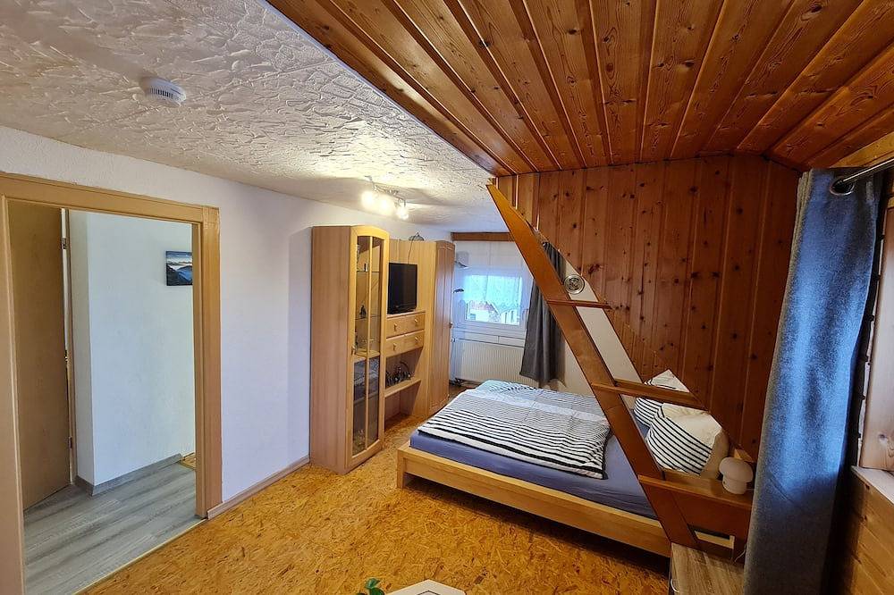Urlaub in der Natur - Blick in die Sächsische Schweiz Elbsandsteingebirge in Königstein, Elbsandsteingebirge