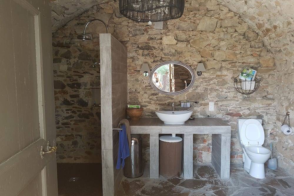 Schitterende Bastide uit 1825.  Zout zwembad, verwarmd. in Les Vans, Parc naturel régional des Monts d'Ardèche