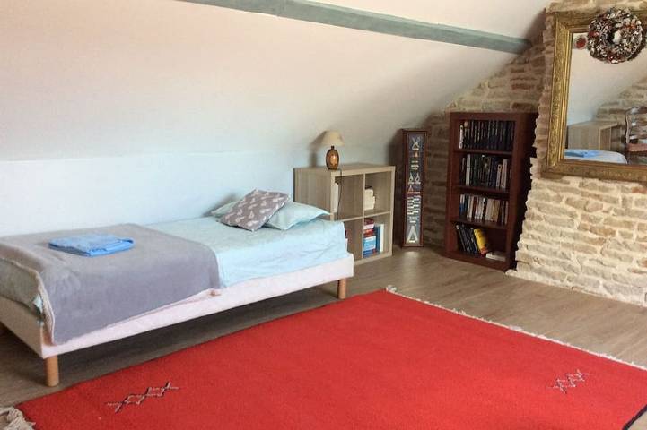 Location de vacances pour 8 personnes, avec Terrasse et Jardin à Frôlois - 4
