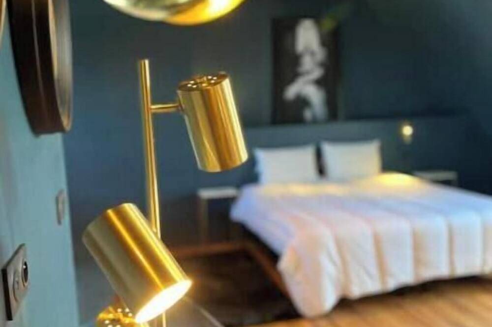 Appartement entier, The Isahora Suite – Love Room romantique avec baignoire balnéo près de la mer in Eu, Région de Dieppe