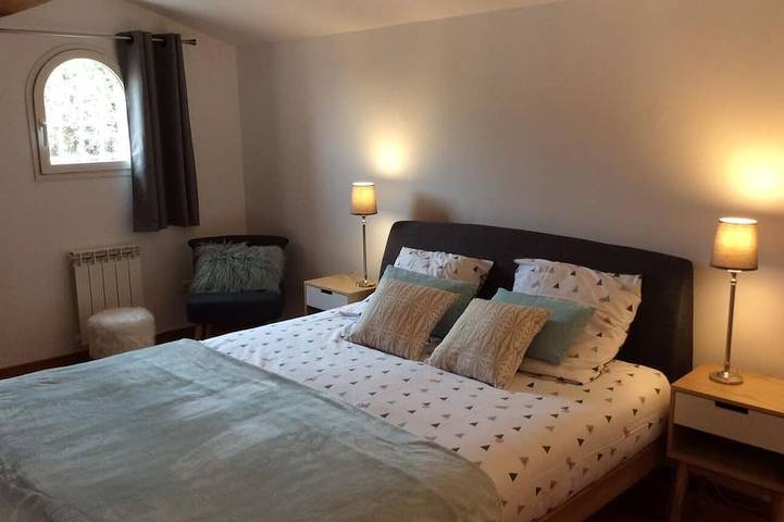 Gîte pour 4 personnes, avec terrasse ainsi que jardin et piscine à Eccica-Suarella - 3