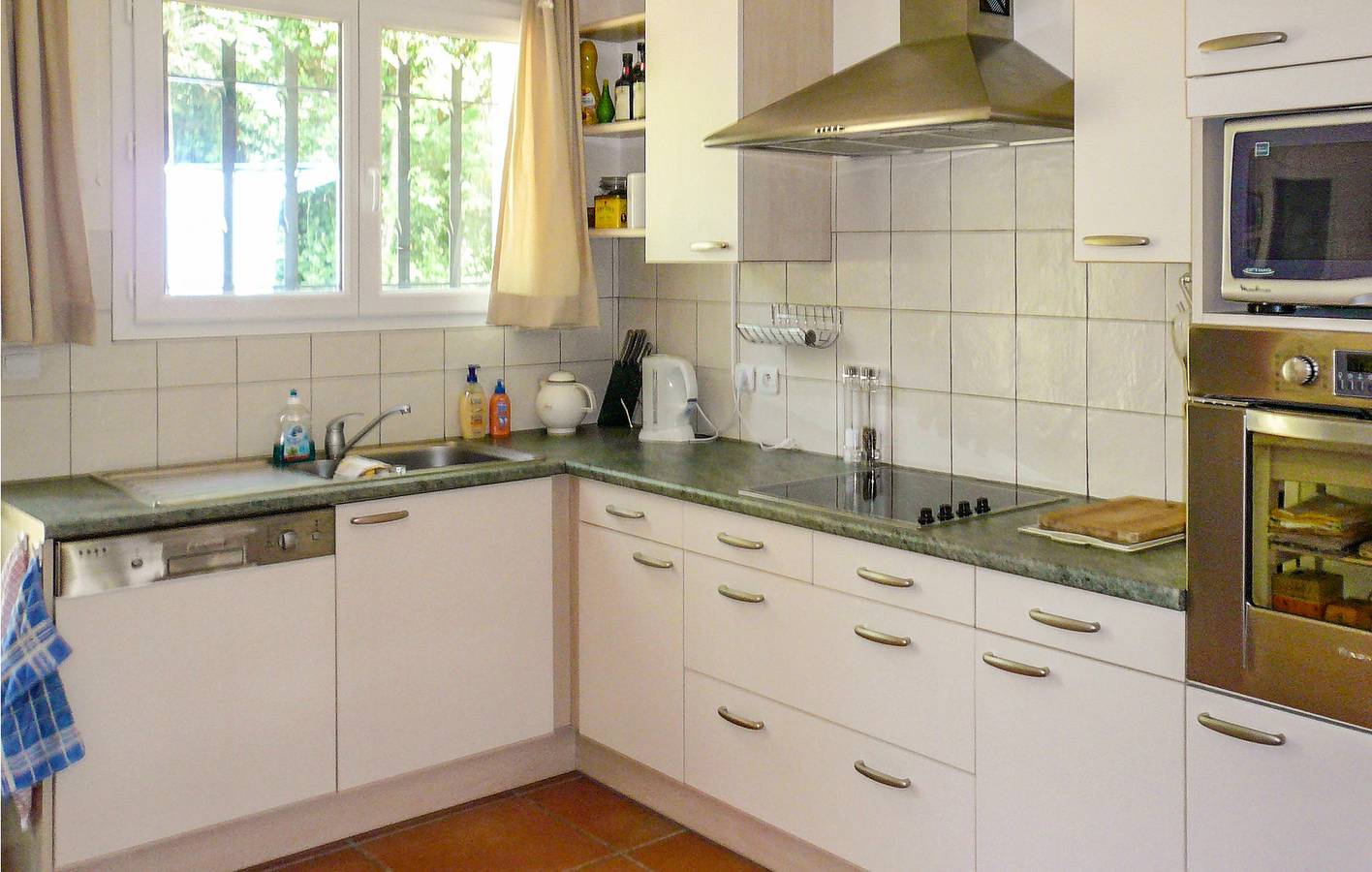 Riverside Retreat : Appartement avec parking, TV, piscine et jardin in Le Poujol-sur-Orb, Région de Béziers