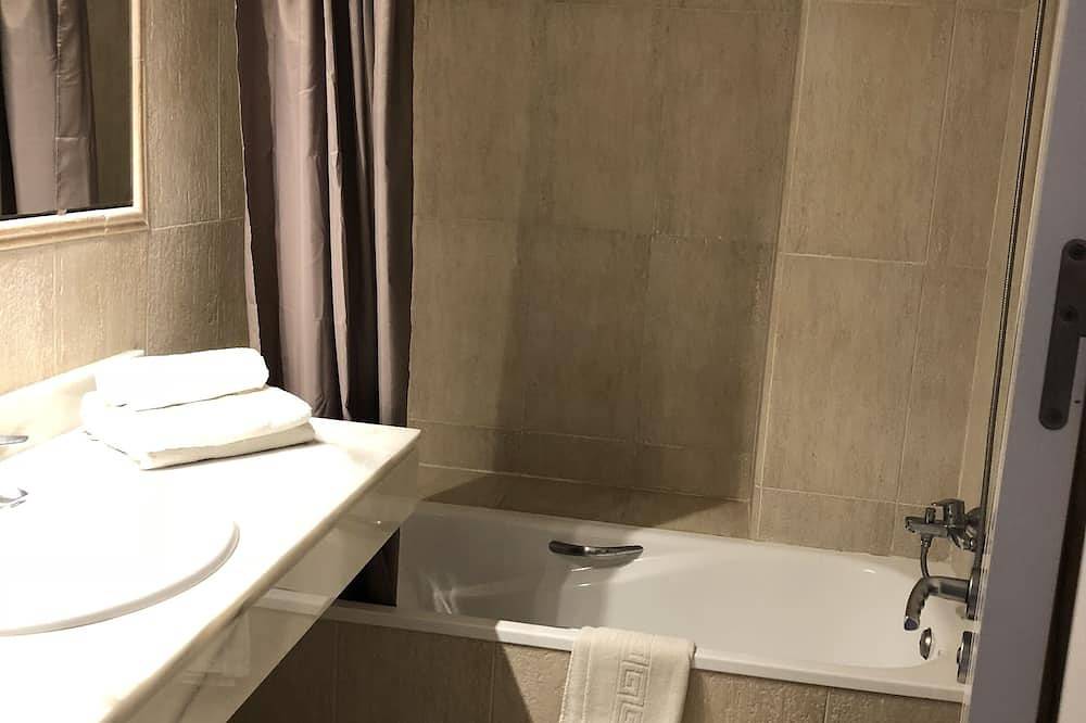 Entire apartment, Spacious modern apartment with large terrace and private pool, long & short lets in Playa Serena (Roquetas de Mar), Roquetas de Mar