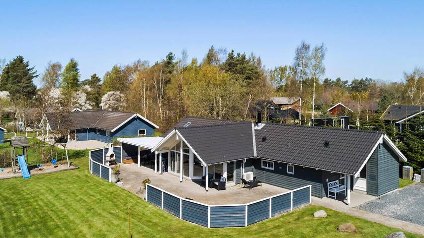 Sommerhus i Marielyst til 12 med spa, sauna og billard in Væggerløse, Svenske Østersøen