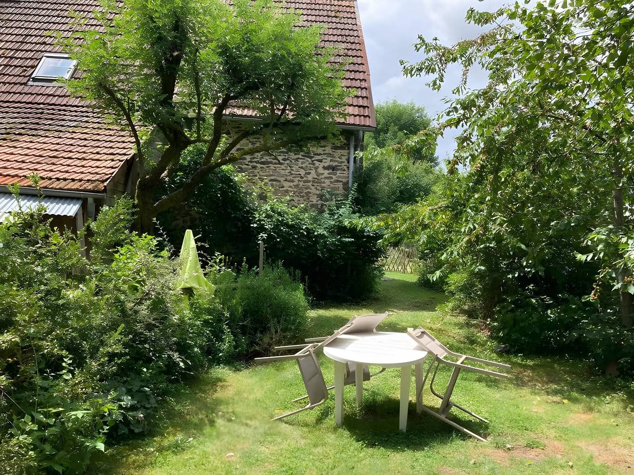 Chambre d’hôtes "Tournesol" de La Ruche , écrin de nature et de tranquillité in Région de Mauriac