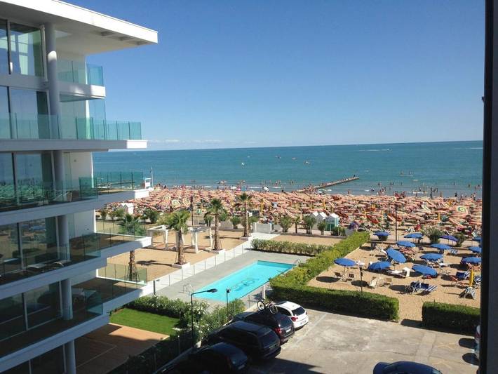 Ferienwohnung für 4 Personen, mit Balkon und Terrasse sowie Ausblick in Lido di Jesolo